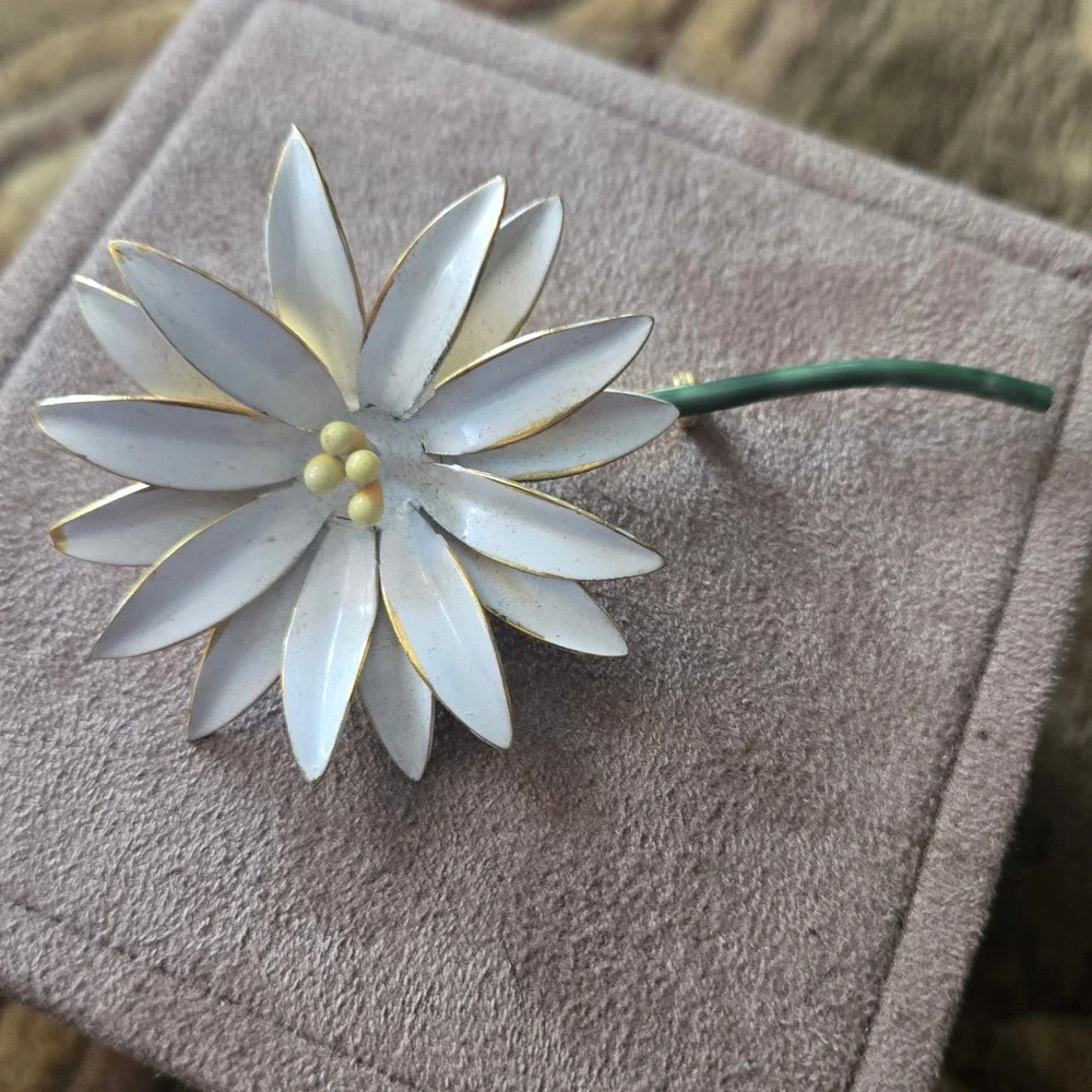 Vintage Signed Sandor Mid century‎ Enamel White Daisy Pin Brooch 1950's